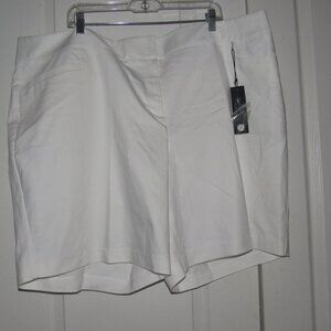 NWT LANE BRYANT The Lena Moderately Curvy Fit White Shorts Plus Size 28